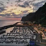 Apartamento Seaside & Mountain Views & Cozy Retreat Mq1