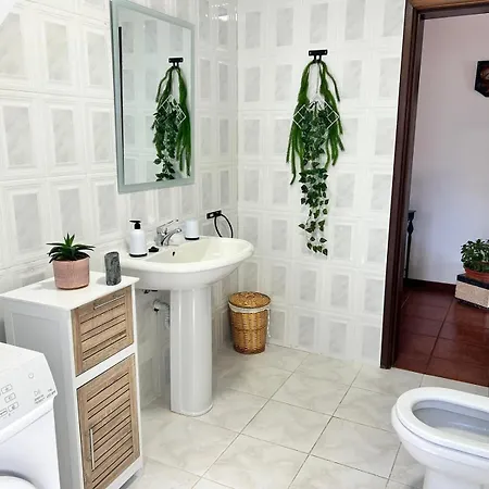 Seaside & Mountain Views & Cozy Retreat Mq1