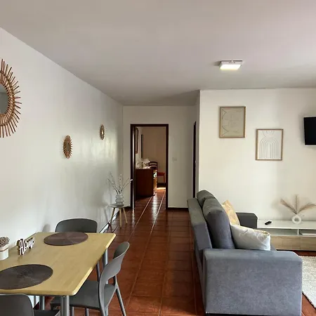 Seaside & Mountain Views & Cozy Retreat Mq1