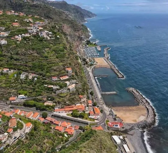 Daire Seaside & Mountain Views & Cozy Retreat Mq1