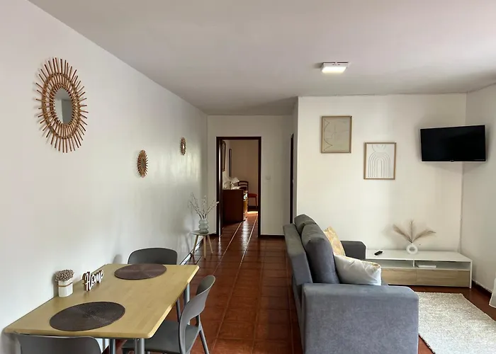 Seaside & Mountain Views & Cozy Retreat Mq1