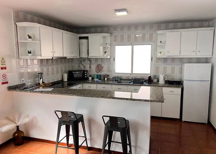 Seaside & Mountain Views & Cozy Retreat Mq1 Daire *